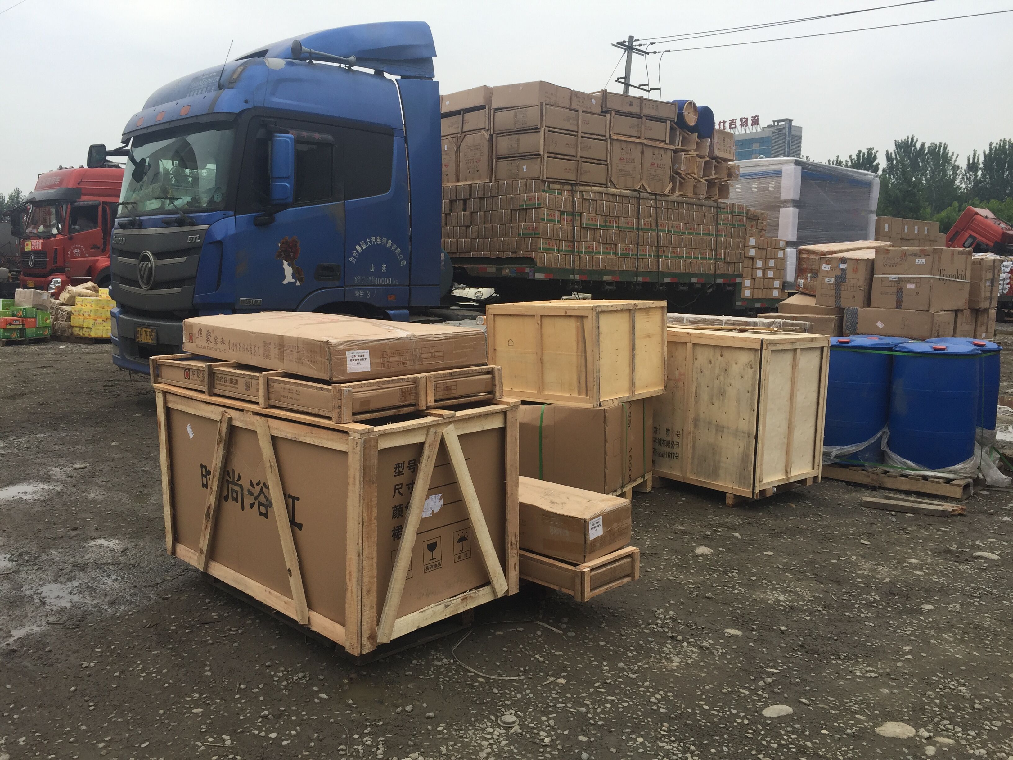 成都物流公司木架打包后装车